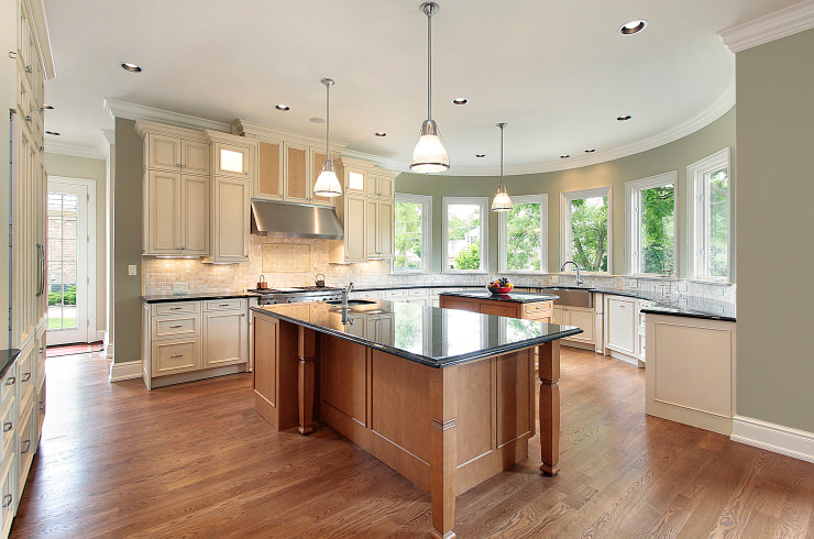 Traditional kitchen with lots of natural and artificial lighting.