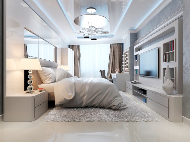 A bedroom with glossy ceiling