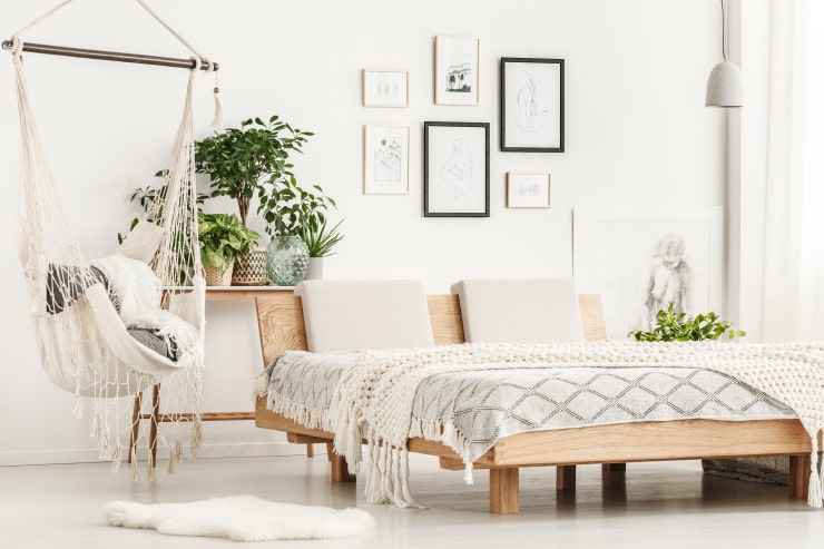 Bedroom in light colors with plants