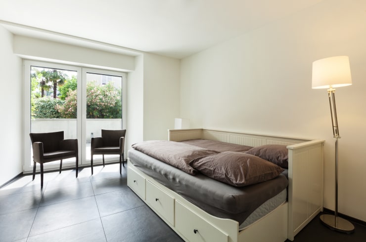 A small bedroom with a daybed.