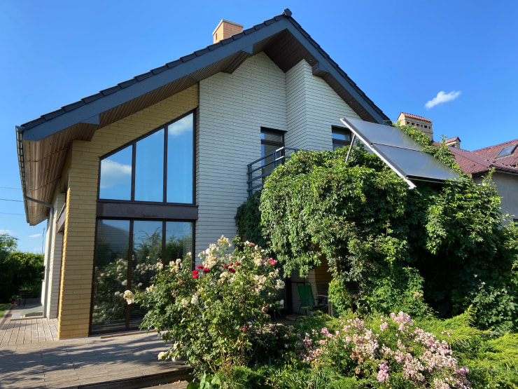 A photo of the real house built according to the Live Home 3D project.